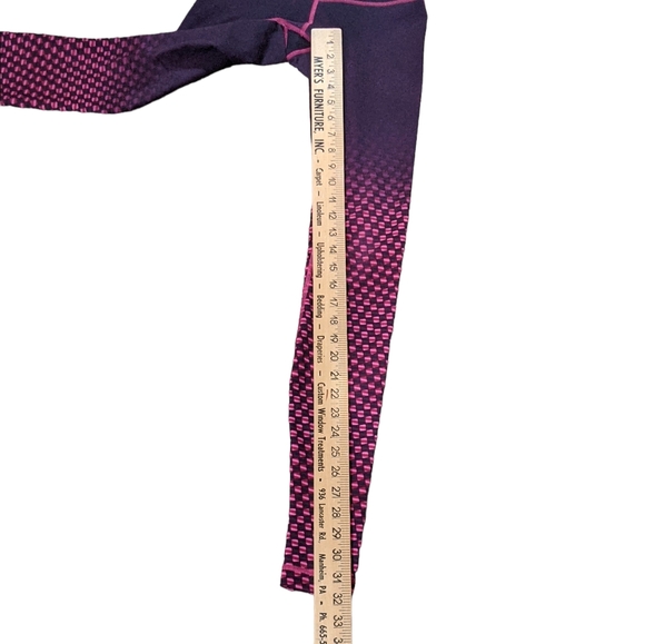 Lululemon Workout Leggings Size 2 - Picture 6 of 9